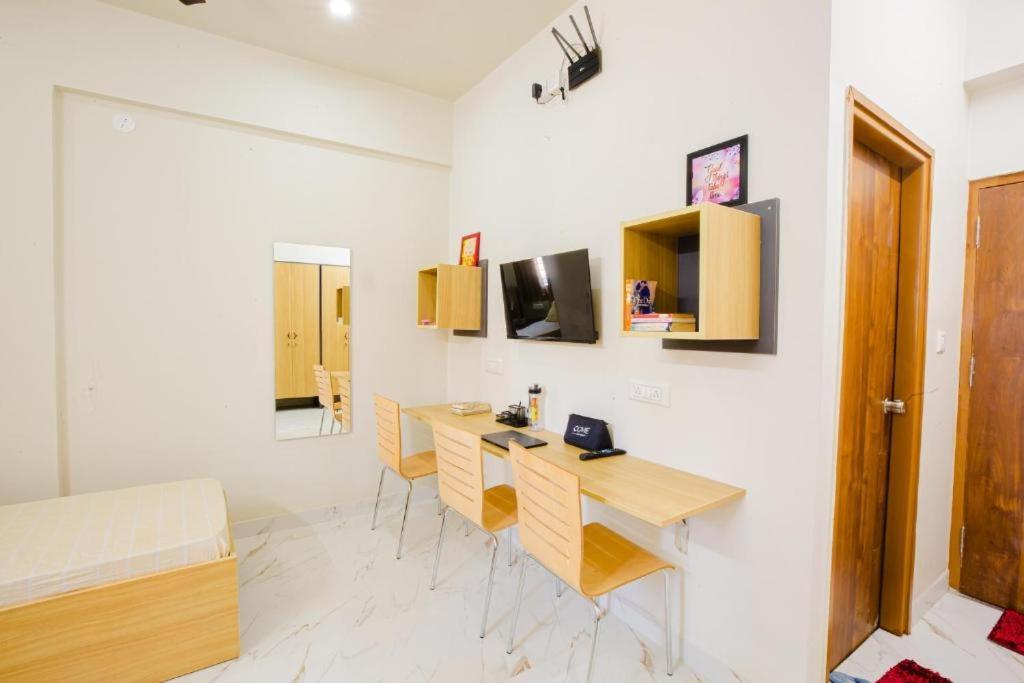 Covie Hotel Бангалор Екстериор снимка